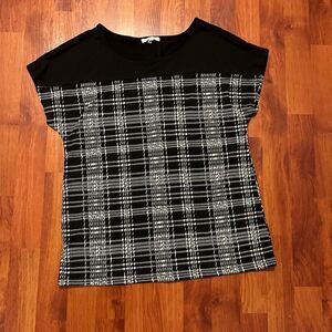 Ava James gingham black-and-white top with Button detailing on black size medium